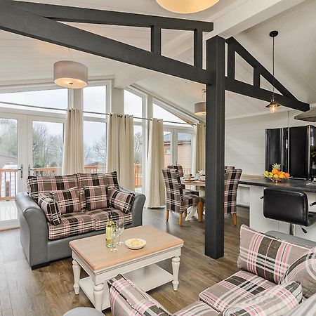 Canterbury Reach Lodge Retreat Petham Екстериор снимка
