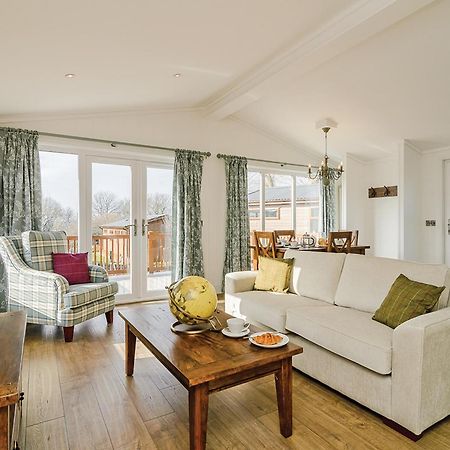 Canterbury Reach Lodge Retreat Petham Екстериор снимка